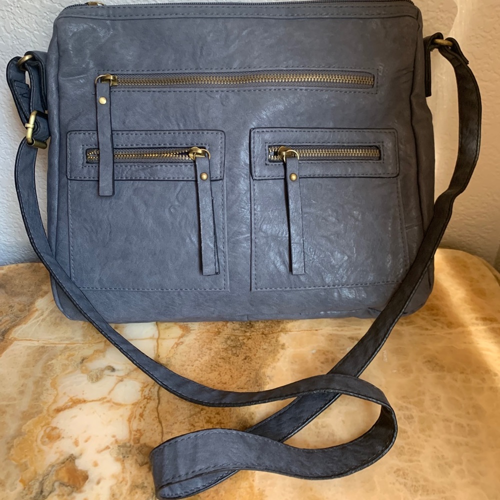 Bueno of California large crossbody purse- Gray